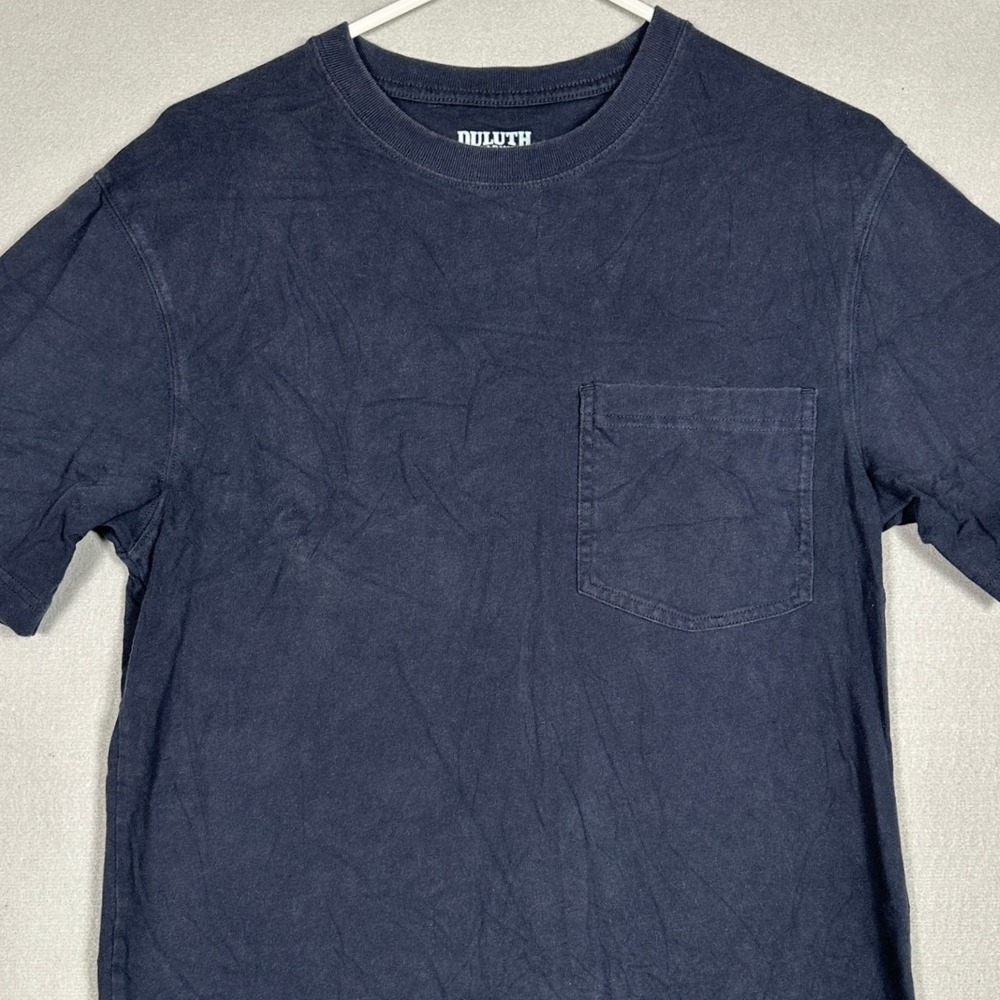 Duluth Trading Co T-Shirt Men Small Longtail T Trim Fit Navy Blue Pocket Tee EUC